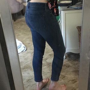 Low rise skinny jeans.  Size 28